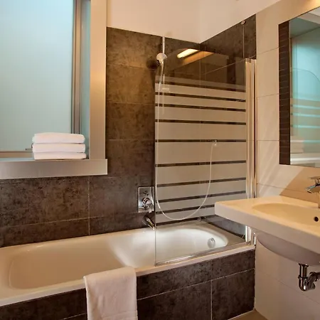 Hotel Artis 4*