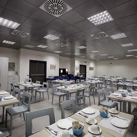 亚缇斯酒店 4*