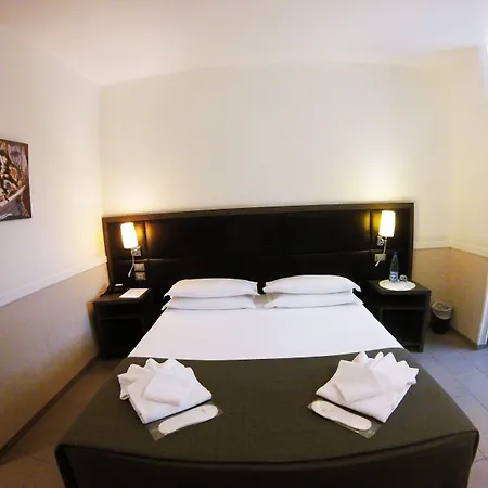 Otel Artis